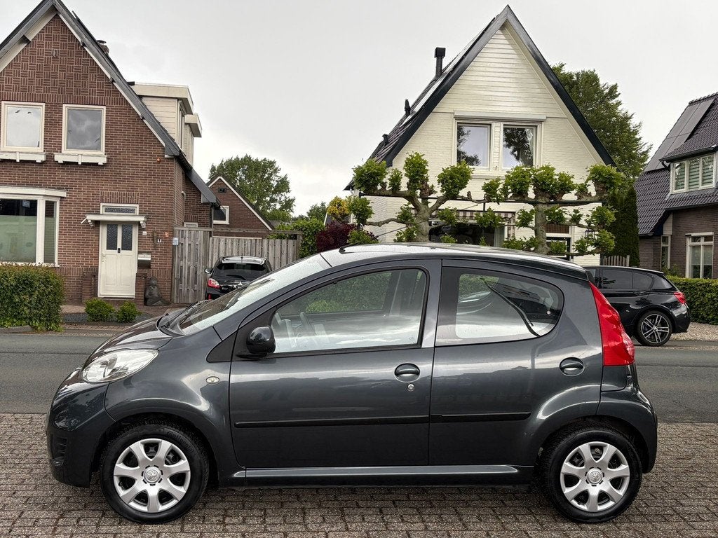 Peugeot 107 1.0-12V XS 97.000 km NL-AUTO-NAP, Voorwielaandrijving, Euro 5, Gebruikt, Zwart
