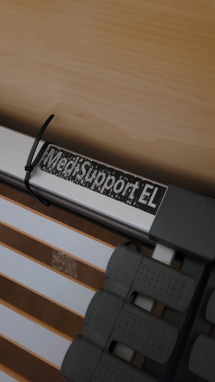 Foto 8 van Ikea Malm tweepersoonsbed met uitschuifbaar hoofdeinde