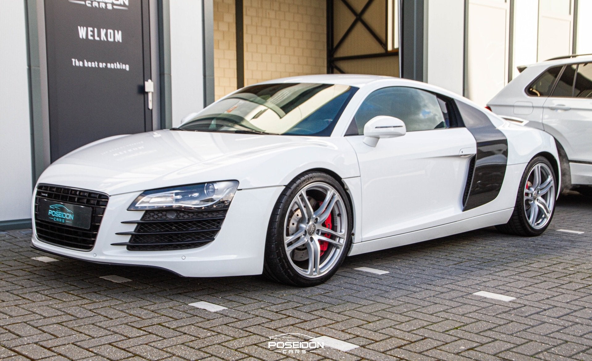 Audi R8 4.2 V8 FSI QUATTRO | B&O | CARBON | A. CAMERA, Auto's, Audi, Automaat, Parkeersensor, Gebruikt, Wit