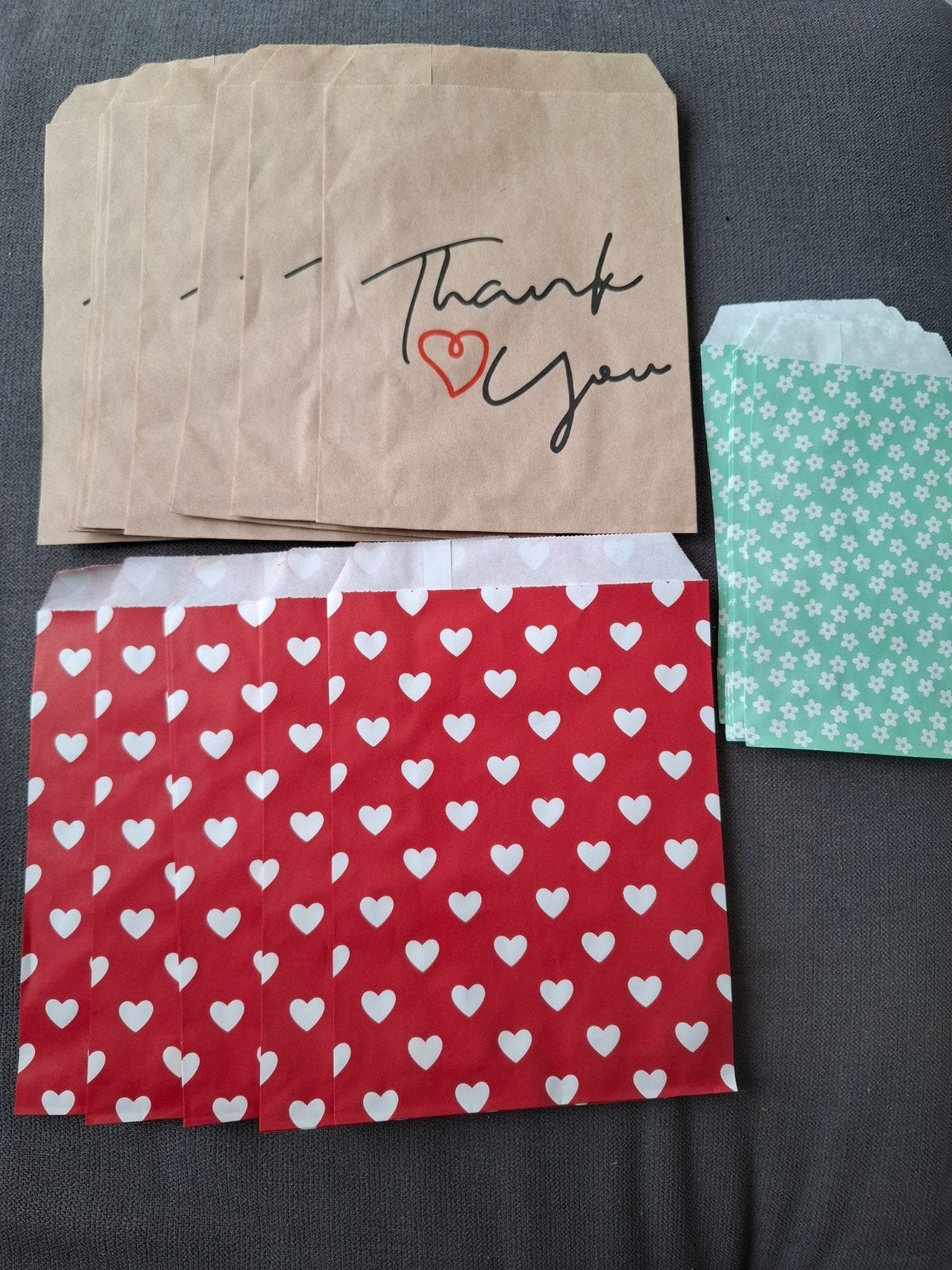 30 stuks cadeauzakjes zakjes rood bruin groen verpakking, Diversen, Cadeaupapier, -, -, Nieuw, Ophalen of Verzenden