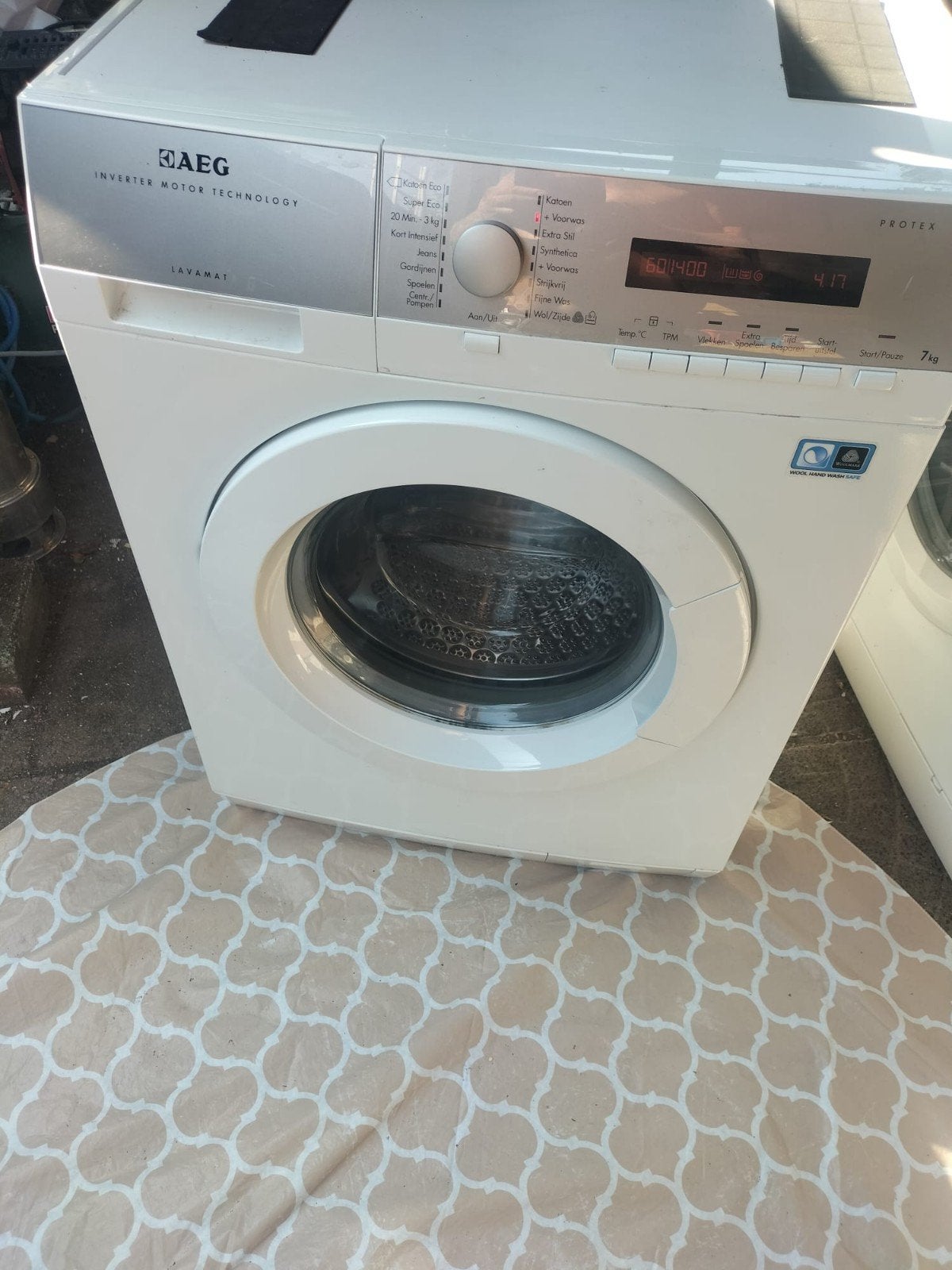 Set van wasmachine en droger van AEG, 6 tot 8 kg, Ophalen, 1200 tot 1600 toeren, 85 tot 90 cm