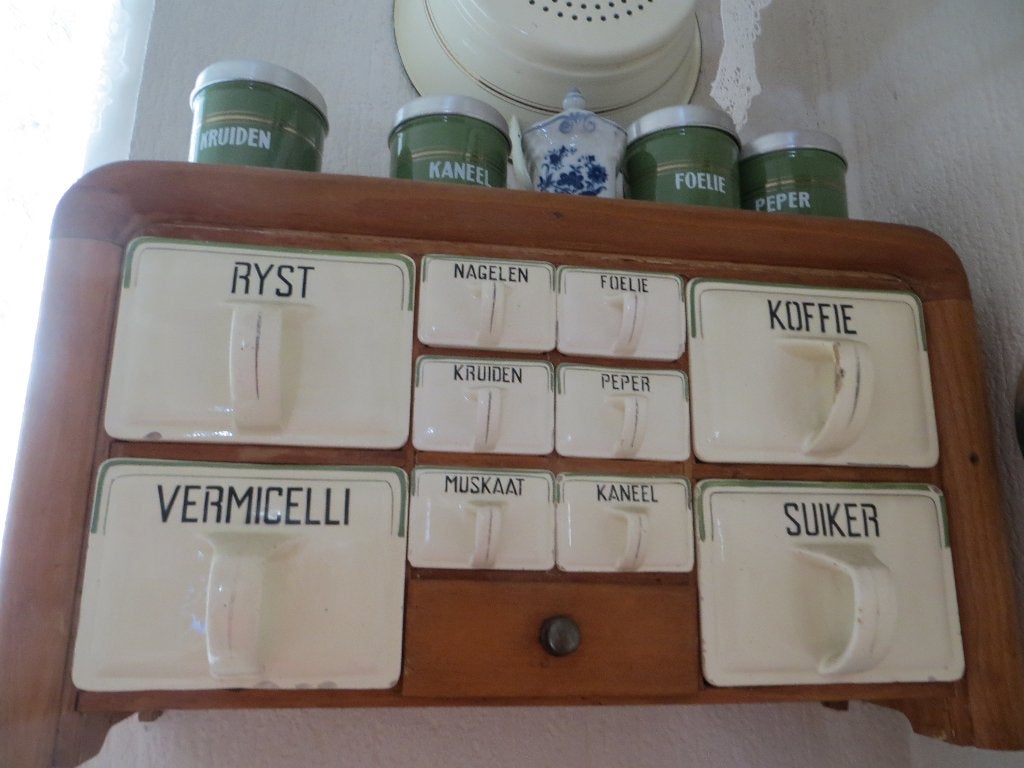 Antiek Grenen Kruidenkastje met Aardewerk en Emaille, Ophalen of Verzenden