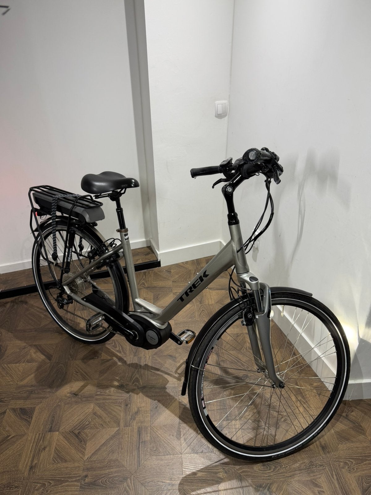 Trek bosch active line 400wh damesfiets, 47 tot 51 cm, Ophalen, Zo goed als nieuw, 50 km per accu of meer
