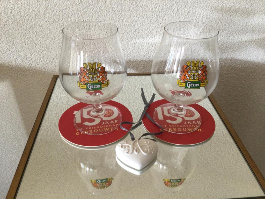 2 Vintage bierglazen op voet.Merk Gosser Oostenrijk!, Verzamelen, Biermerken, Ophalen of Verzenden, Zo goed als nieuw, Glas of Glazen