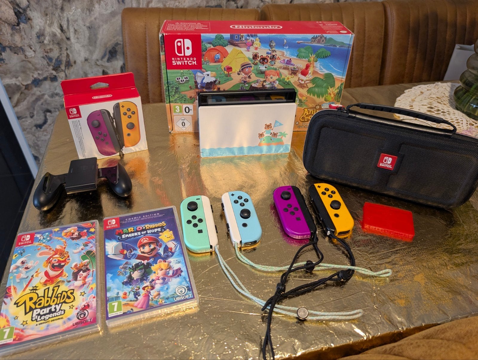 Nintendo Switch met veel extra's ZGAN, animal crossing editi, Spelcomputers en Games, Spelcomputers | Nintendo Switch, Ophalen