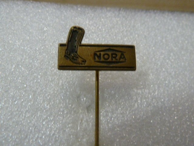 Vintage NORA laars speldje, Verzamelen, Ophalen of Verzenden, Gebruikt, Merk, Speldje of Pin