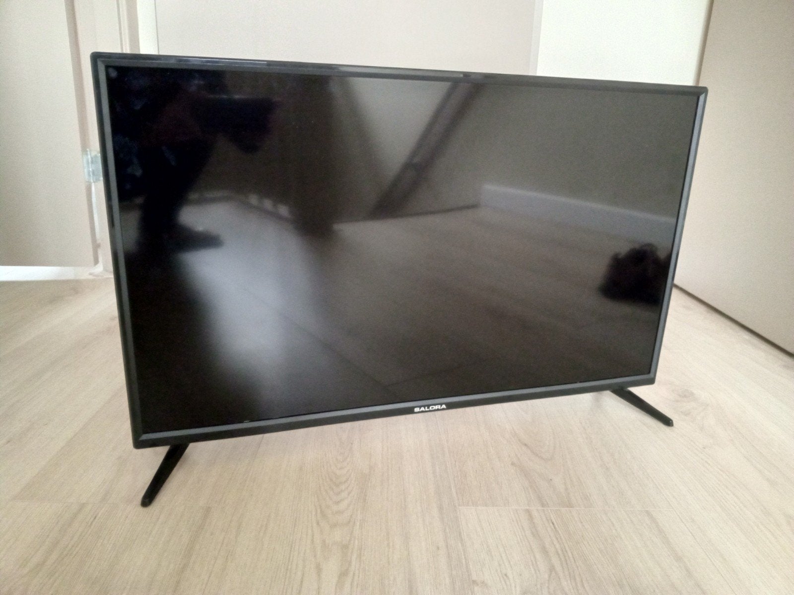 Salora TV HD LED 32'' (not smart) - Model 32LTC2100, Ophalen, Zo goed als nieuw, 50 Hz, Overige merken