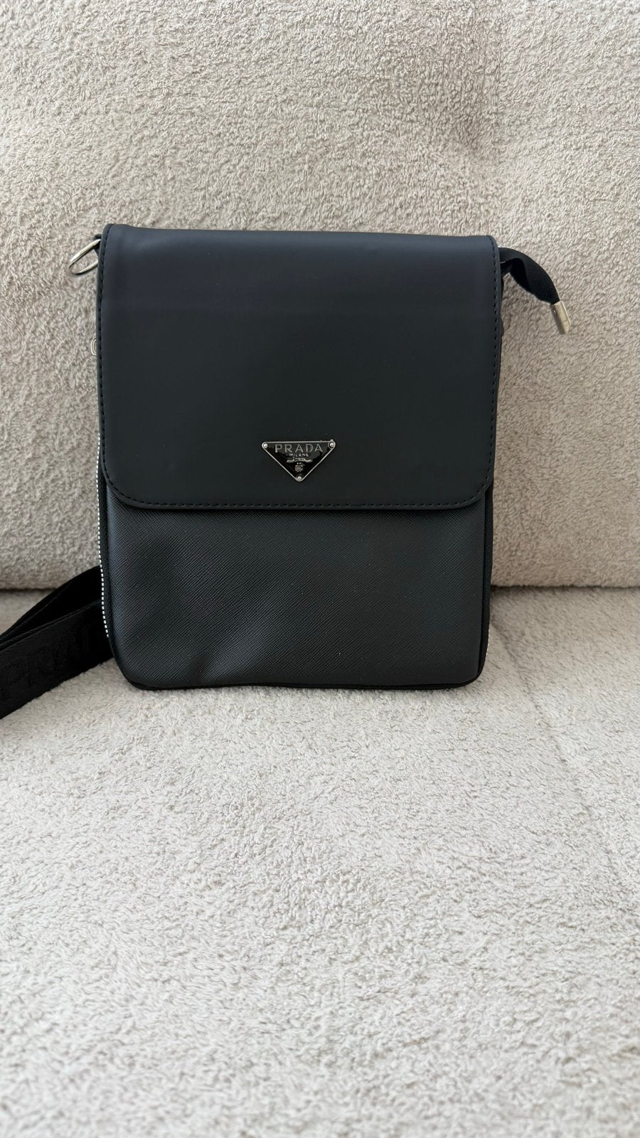 Prada Messenger Bag - Zwart, Sieraden, Tassen en Uiterlijk, Tassen | Schoudertassen, Overige merken, Zwart, Nieuw, Ophalen of Verzenden