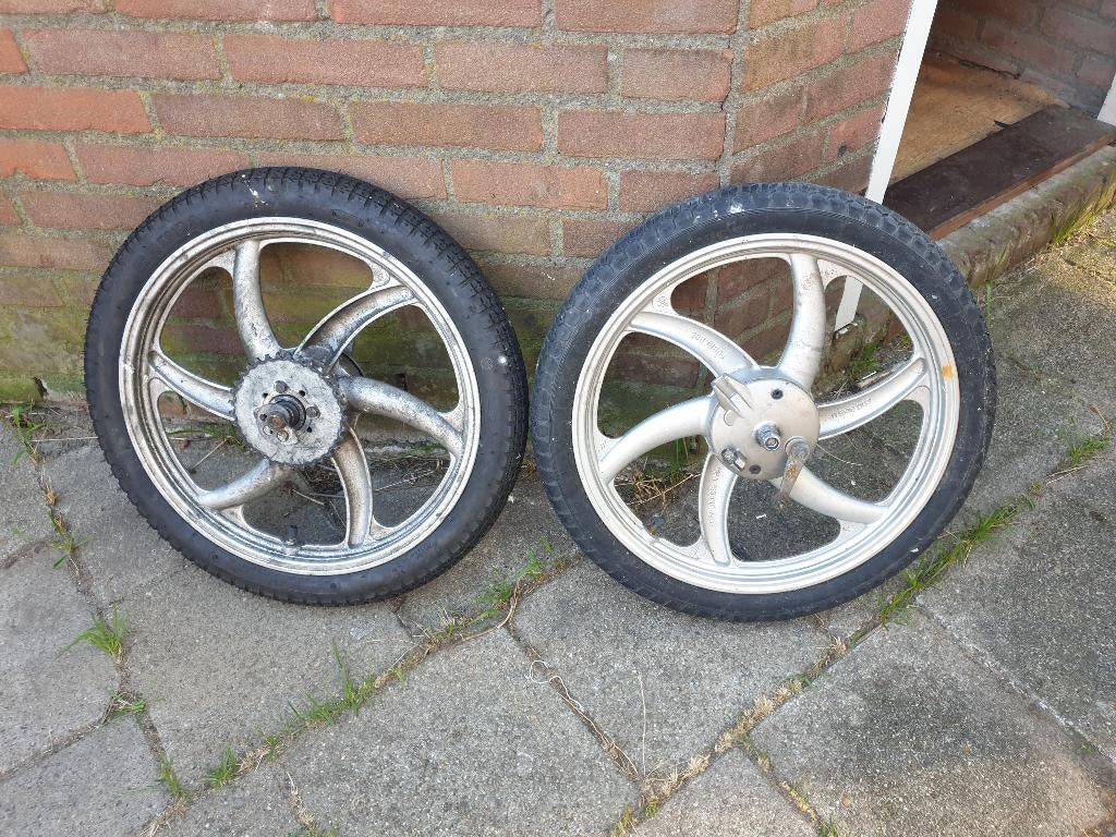 tomos sterwielen set met banden, Ophalen of Verzenden, Gebruikt, Overige typen, Tomos onderdelen