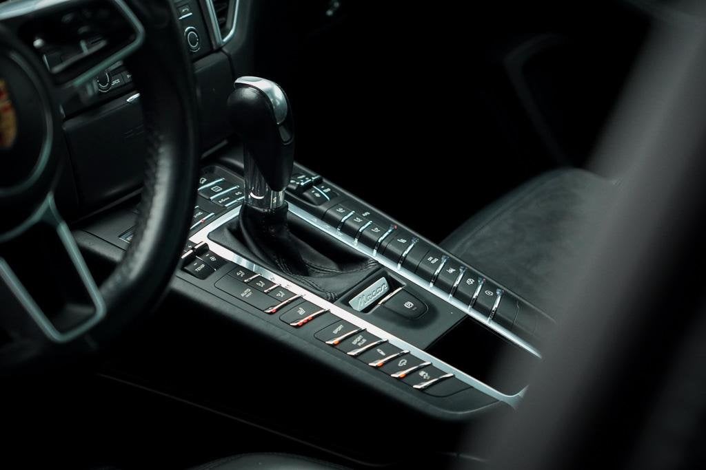 Foto 35 van Porsche Macan 3.0 GTS / Pano / Luchtvering / Trekhaak / Spor
