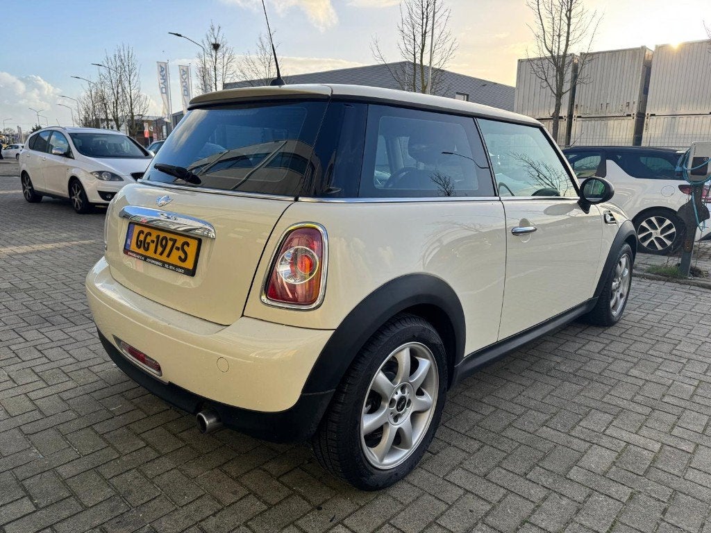 Foto 5 van MINI ONE 1.6BENZINE|2011|124DKM|AIRCO|CRUISE CONTROL|KOOPJE!