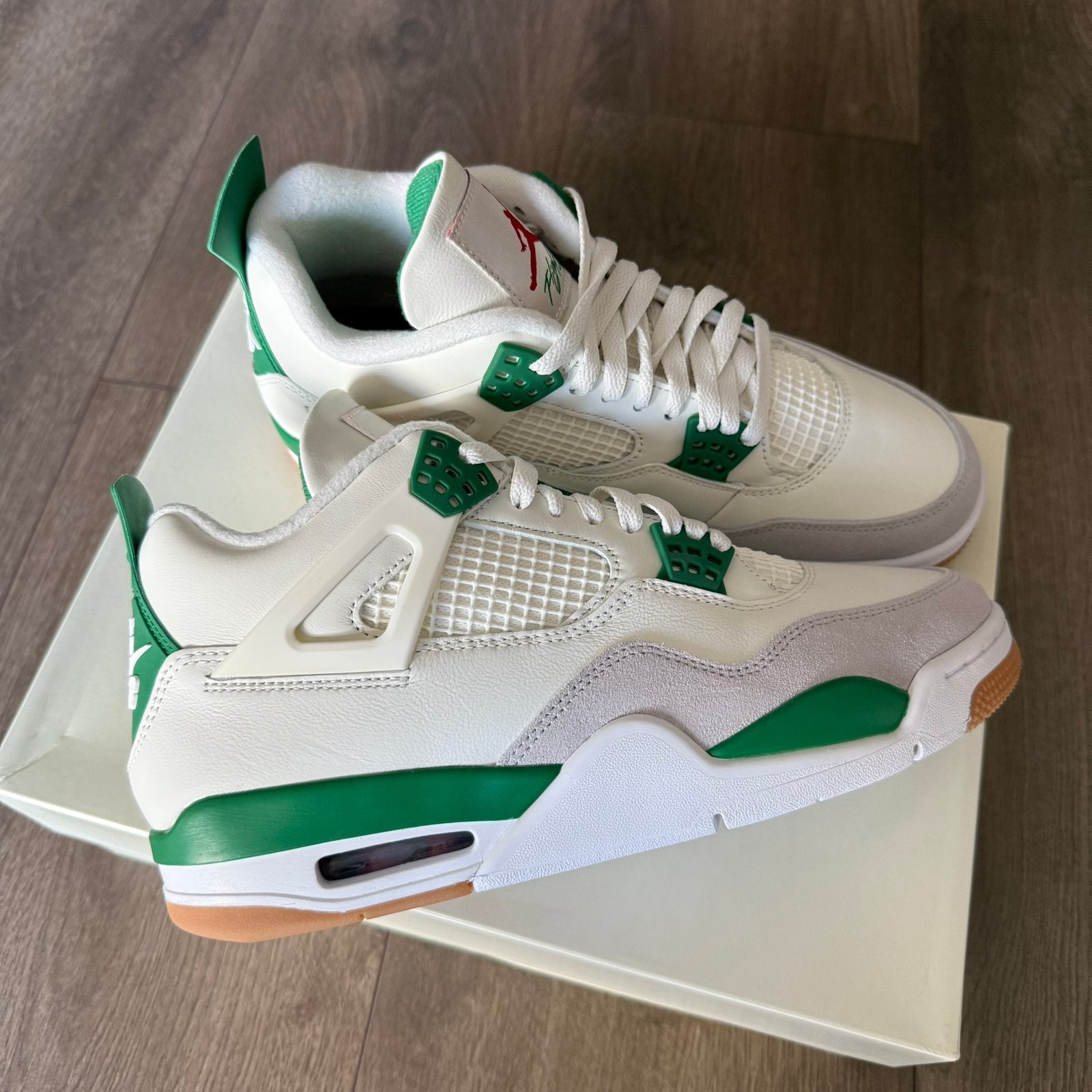 Nike air jordan 4 SB pine green maat 43, Wit, Nieuw, Ophalen of Verzenden, Sneakers of Gympen