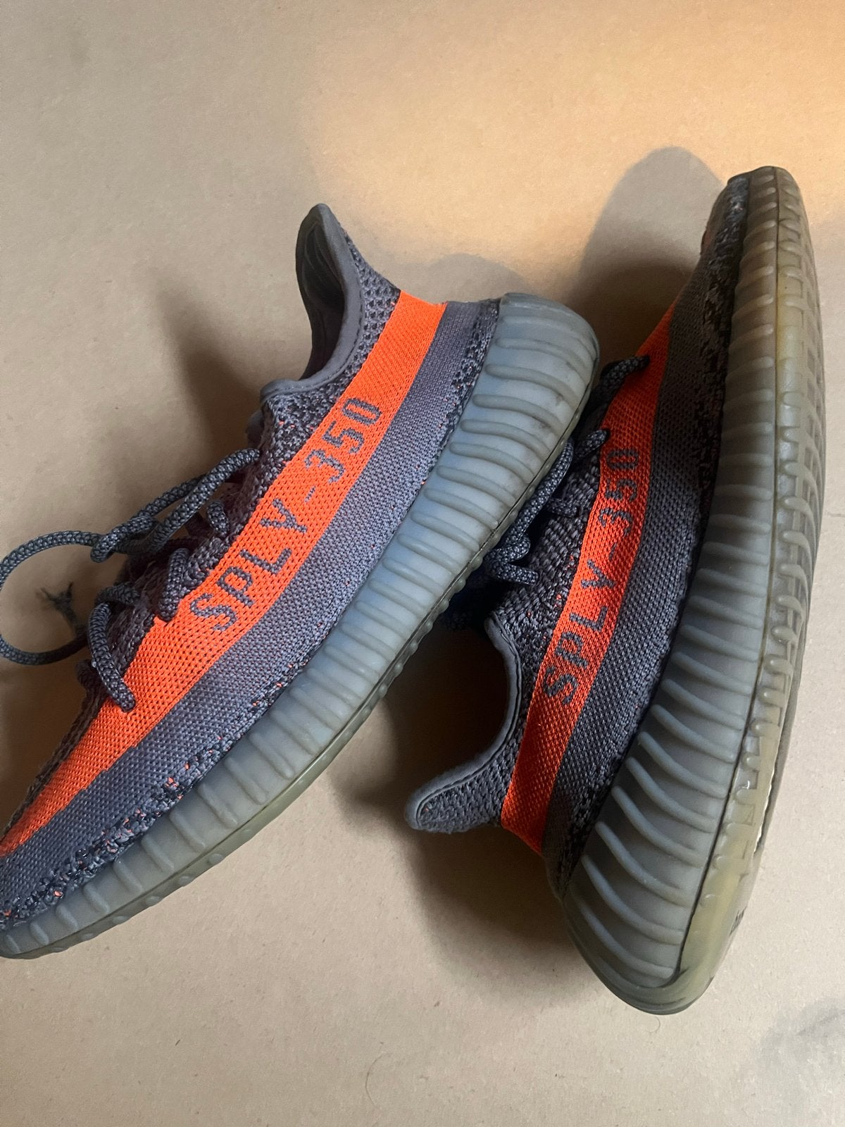 Adidas Yeezy Boost 350 V2 - Grijs/Oranje Sneakers maat 42, Ophalen of Verzenden, Gedragen, Overige kleuren, Sneakers of Gympen