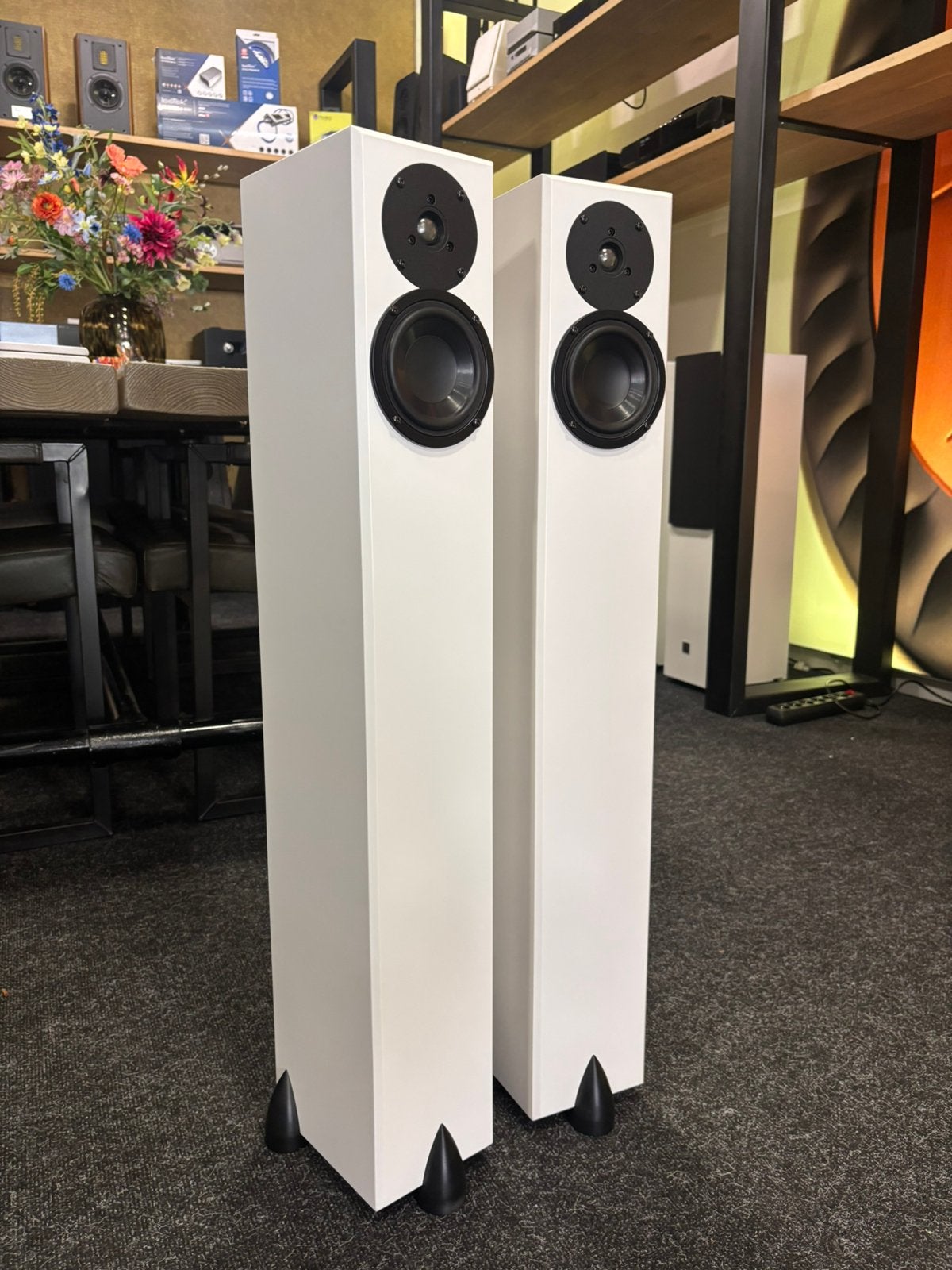 Totem Arro 2026 Wit met zwarte claws (Set van 2)