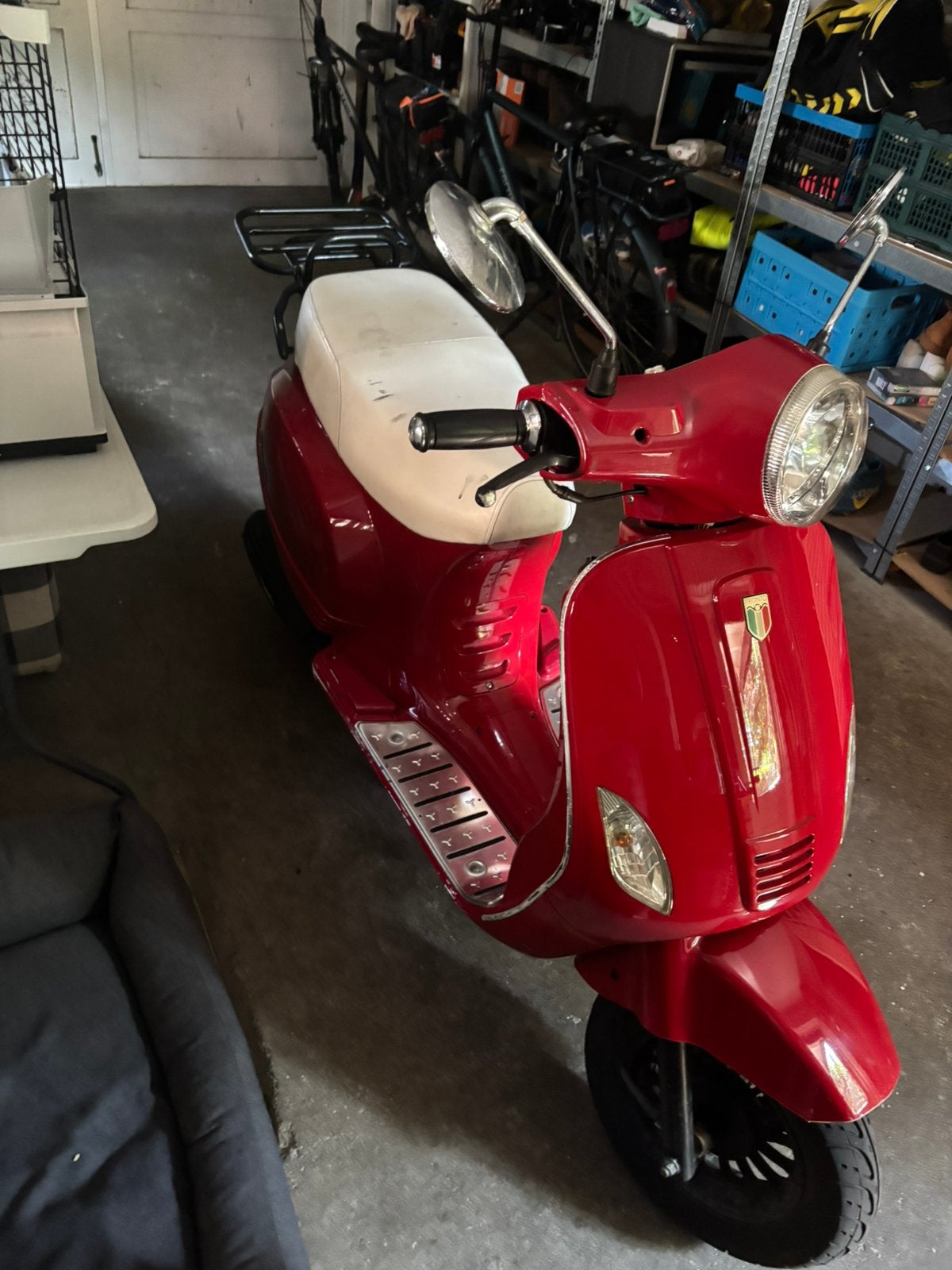 Riva scooter lijkt op een vespa, Ophalen, Zo goed als nieuw, Benzine, Vespa