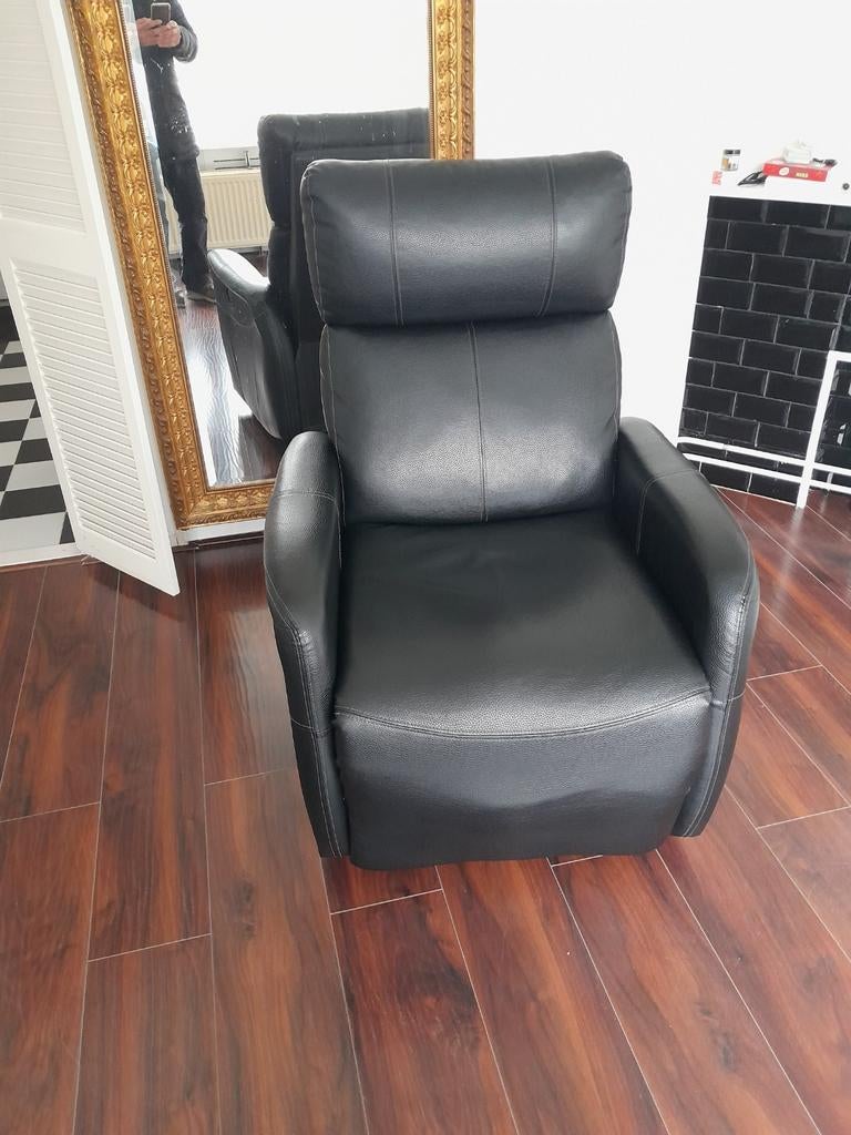 Fauteuil vejen zwart kunstleer 100 euro, Ophalen, Zo goed als nieuw, 75 tot 100 cm, 50 tot 75 cm