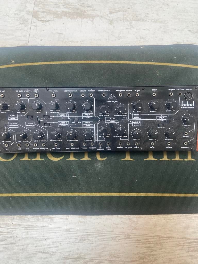Behringer Kobol Expander Analoge Synthesizer Module, Muziek en Instrumenten, Overige merken, Zo goed als nieuw, Met midi-aansluiting