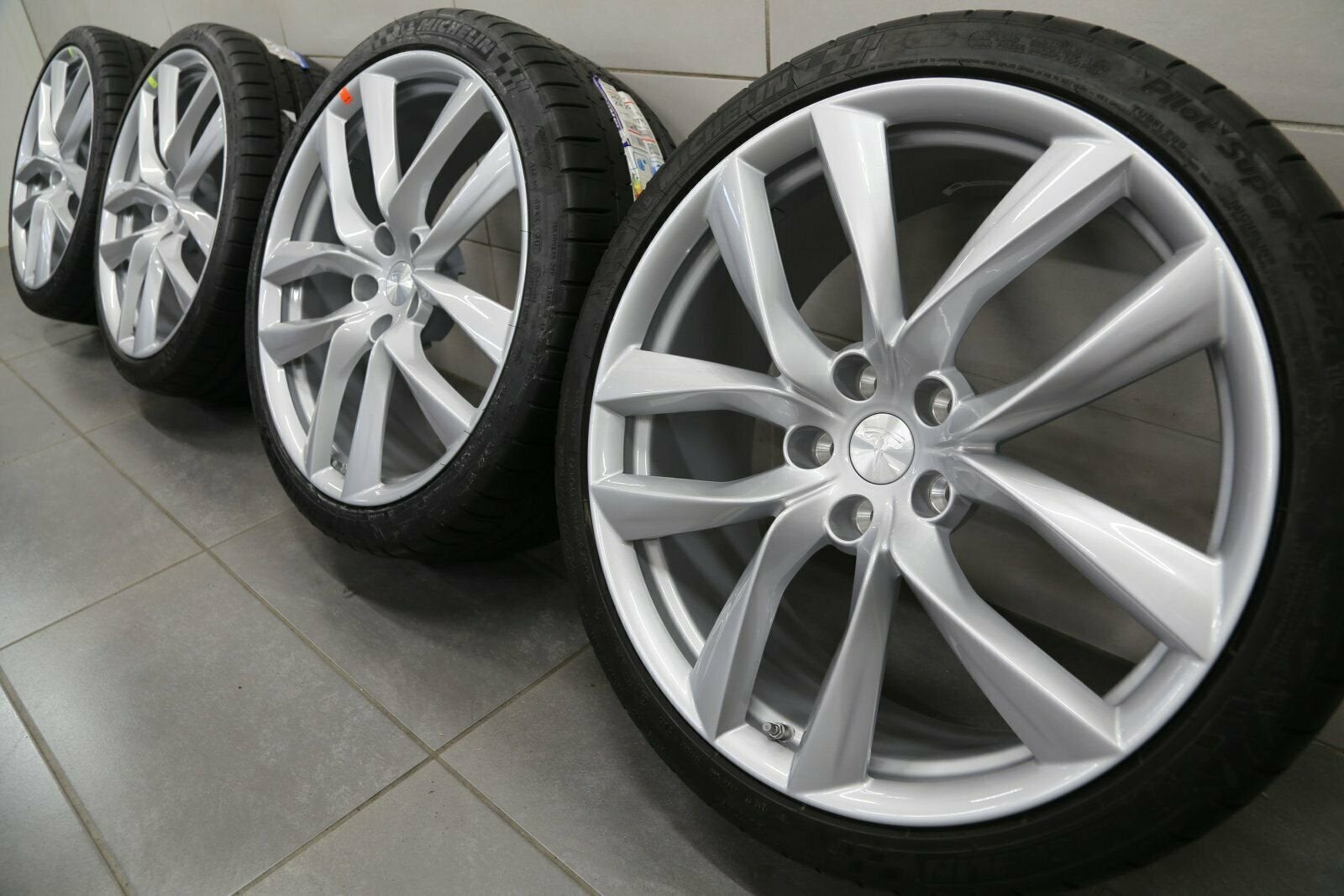 Nieuw! Tesla Model S Arachnid 21 inch velgenset met banden, Auto-onderdelen, Banden en Velgen, Ophalen, 245 mm, Banden en Velgen