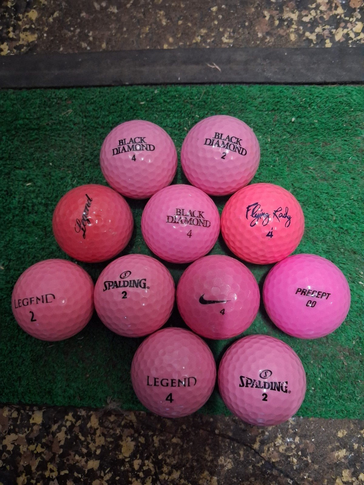 11 mooie roze golfballen, Sport en Fitness, Golf, Ophalen of Verzenden, Bal(len)