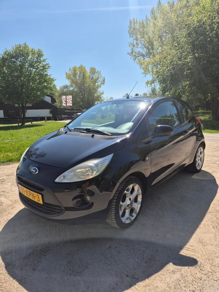 Ford Ka 1.2 51KW 2010. Nieuwe apk. Nieuwe distributie, Auto's, Voorwielaandrijving, 1242 cc, 4 cilinders, 4 stoelen