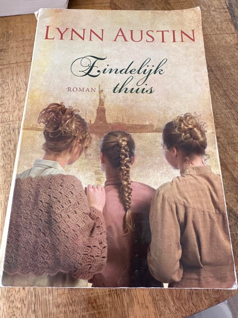 Eindelijk Thuis - Lynn Austin (Roman), Boeken, Ophalen of Verzenden, Gelezen