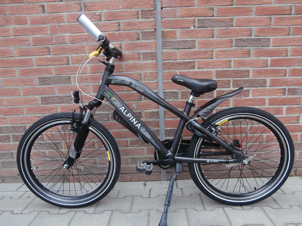 ALS NIEUWE Alpina Trial 22 inch jongensfiets. zwart-geel, Fietsen en Brommers, Fietsen | Jongens, Ophalen, Terugtraprem, 22 inch