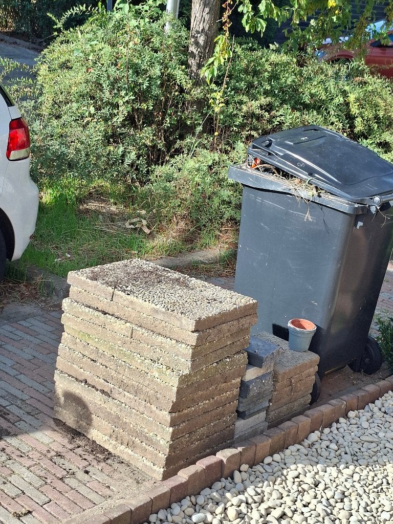 Tegels gratis op te halen, Tuin en Terras, Ophalen, Gebruikt, Beton, Terrastegels