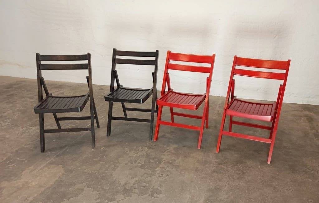 4 vintage houten klapstoelen, rood en zwart, Ophalen, Tweedehands, Tweedehands, Vier