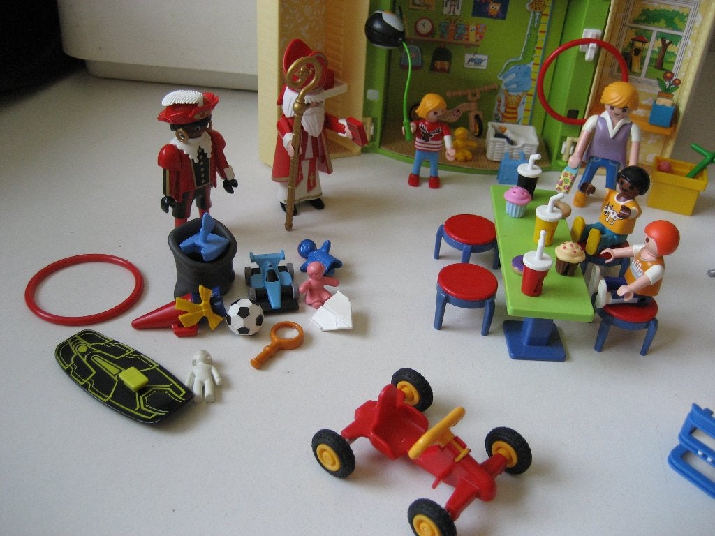 Foto 4 van playmobil sint en piet op het kinderdagverblijf