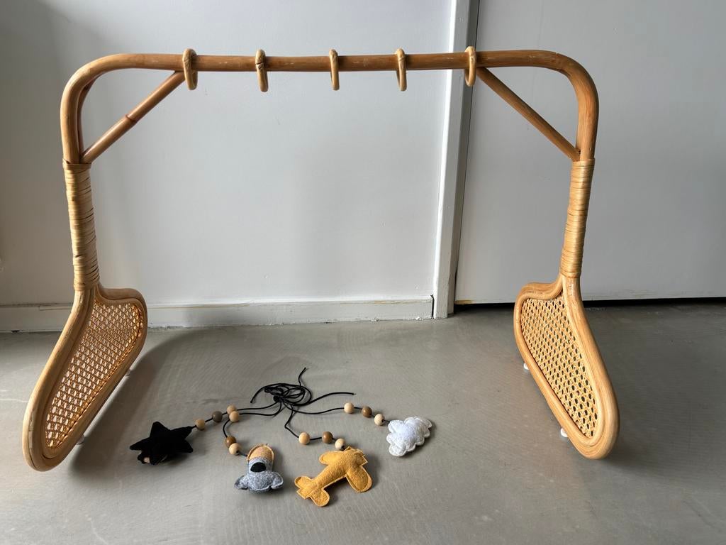 Rotan babygym met hangers - stijlvol en speels, Ophalen of Verzenden, Zo goed als nieuw, Babygym