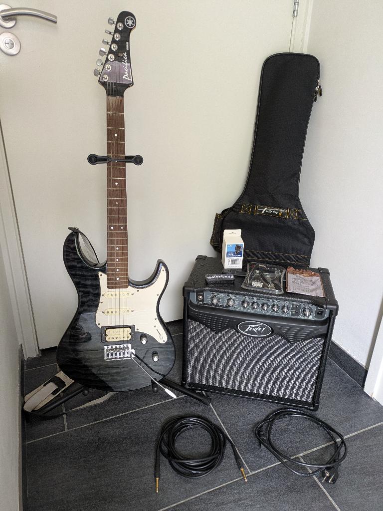 Yamaha Pacifica translucent black met Peavey Vypyr 15, Gebruikt, Met versterker, Solid body, Ophalen