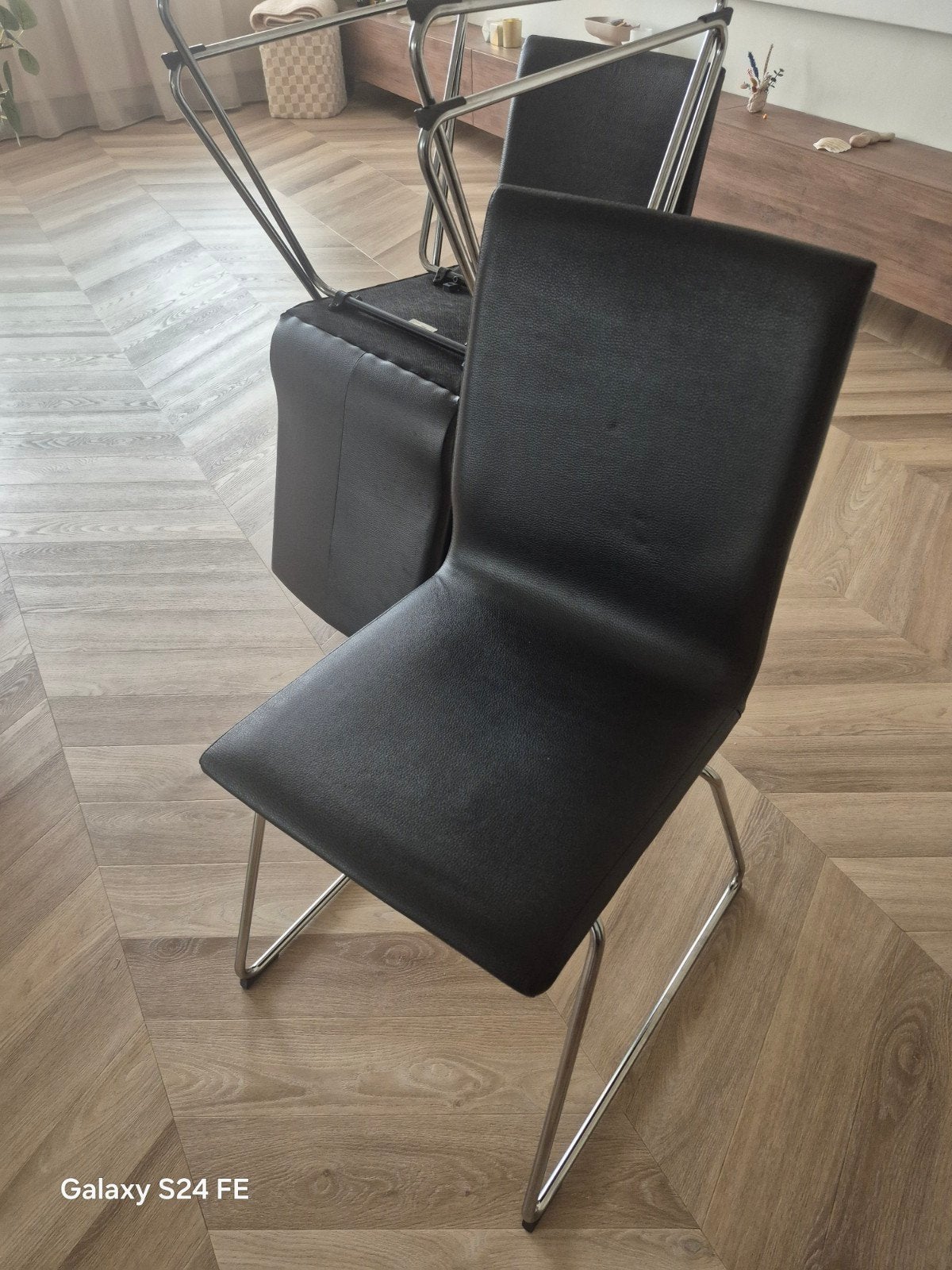 IKEA Volfgang stoelen - Zwart met chromen onderstel, Huis en Inrichting, Ophalen, Twee, Modern, Industrieel, Zwart