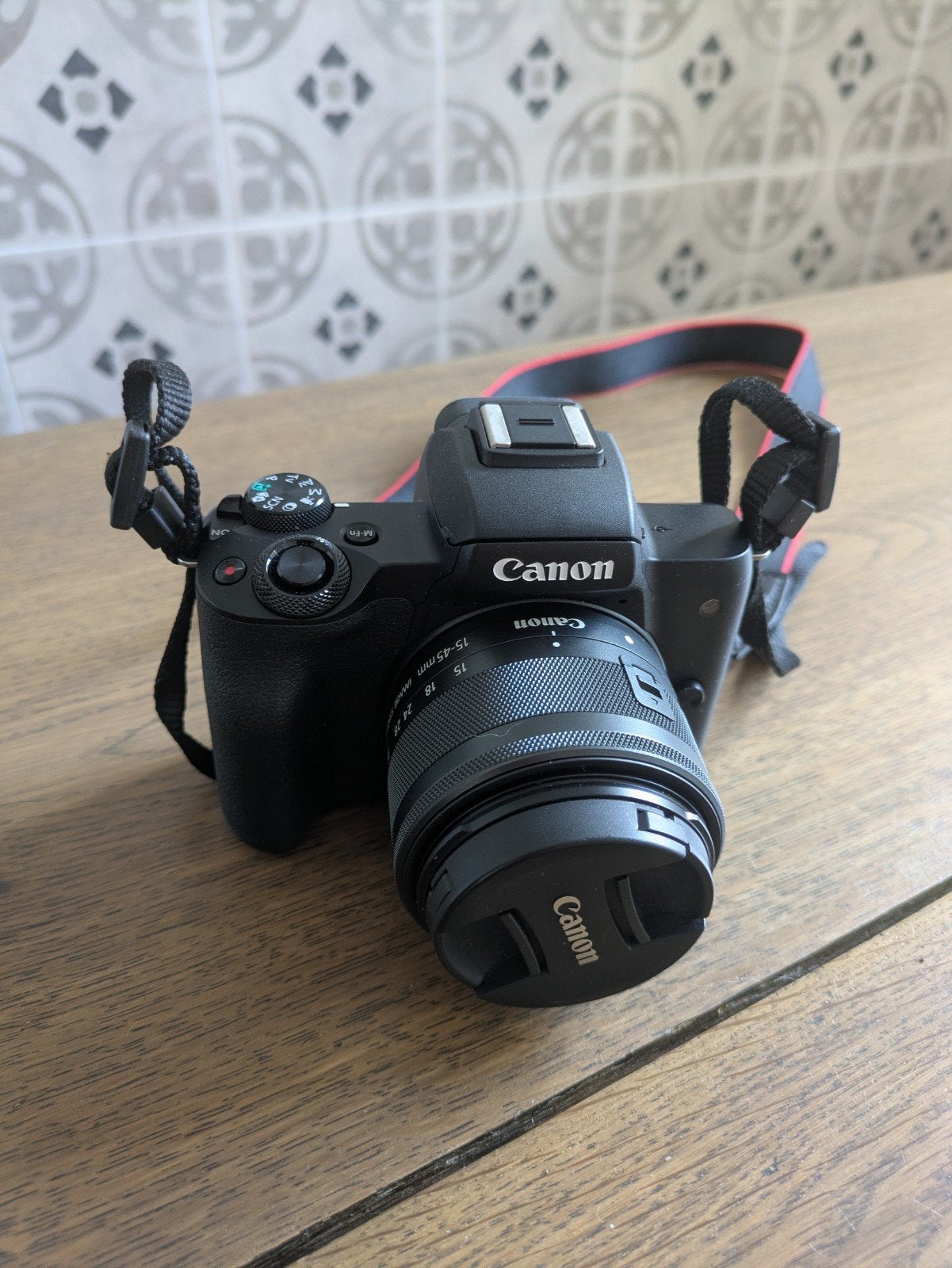 Canon EOS M50 + 15-45mm lens + 512GB SD + tas, Audio, Tv en Foto, Fotocamera's Digitaal, Ophalen, Canon, Ingebouwde flitser, Geheugenkaart