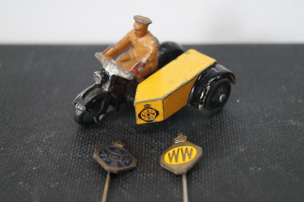 Dinky toy 44B ANWB wegenwacht motor met zijspan. ca 1950, Antiek en Kunst, Verzenden