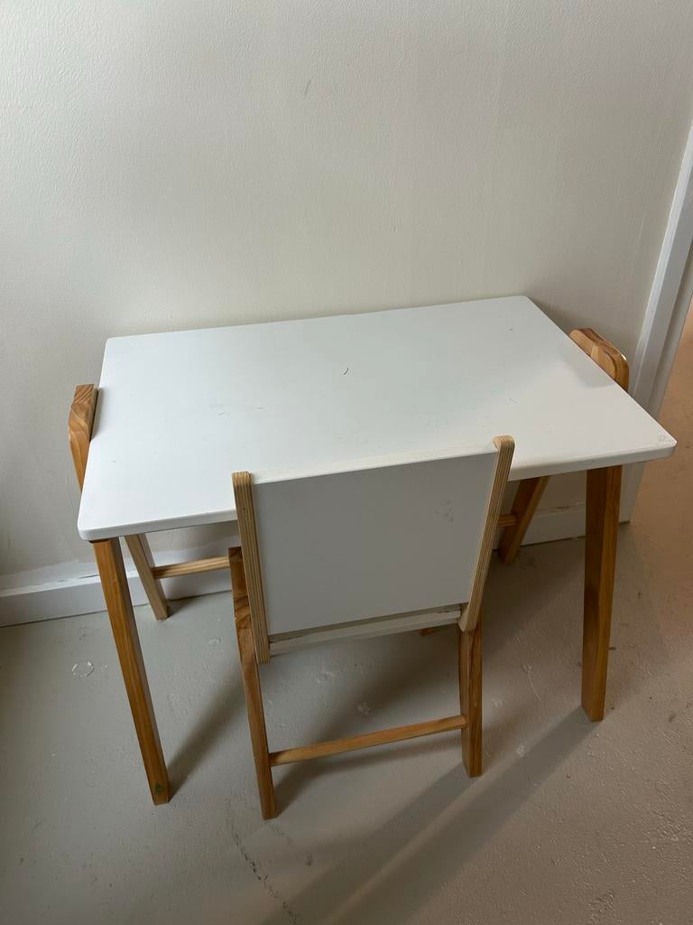 Petit Amélie Kinder Tafeltje en Stoeltje, Kinderen en Baby's, Kinderkamer | Tafels en Stoelen, Ophalen, Gebruikt, Tafel(s) en Stoel(en)