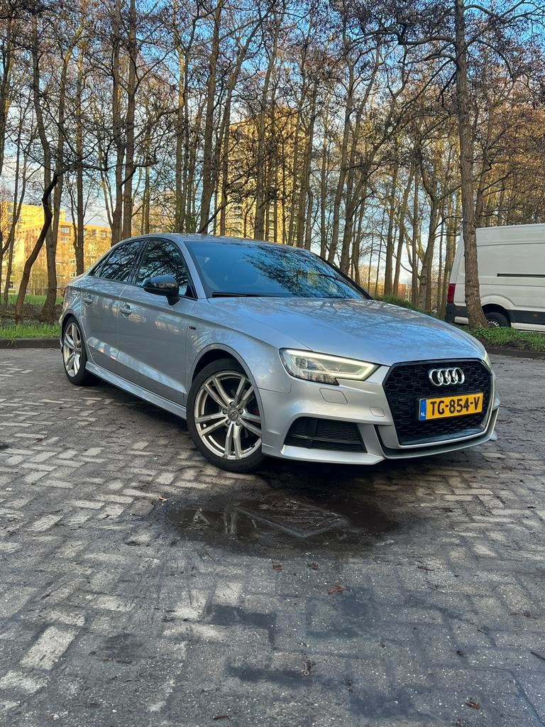 Audi A3 1.5 Tfsi CoD Ultra 150pk S Tronic 2018 Grijs, Auto's, Audi, 1498 cc, 4 cilinders, Leder en Stof, Origineel Nederlands