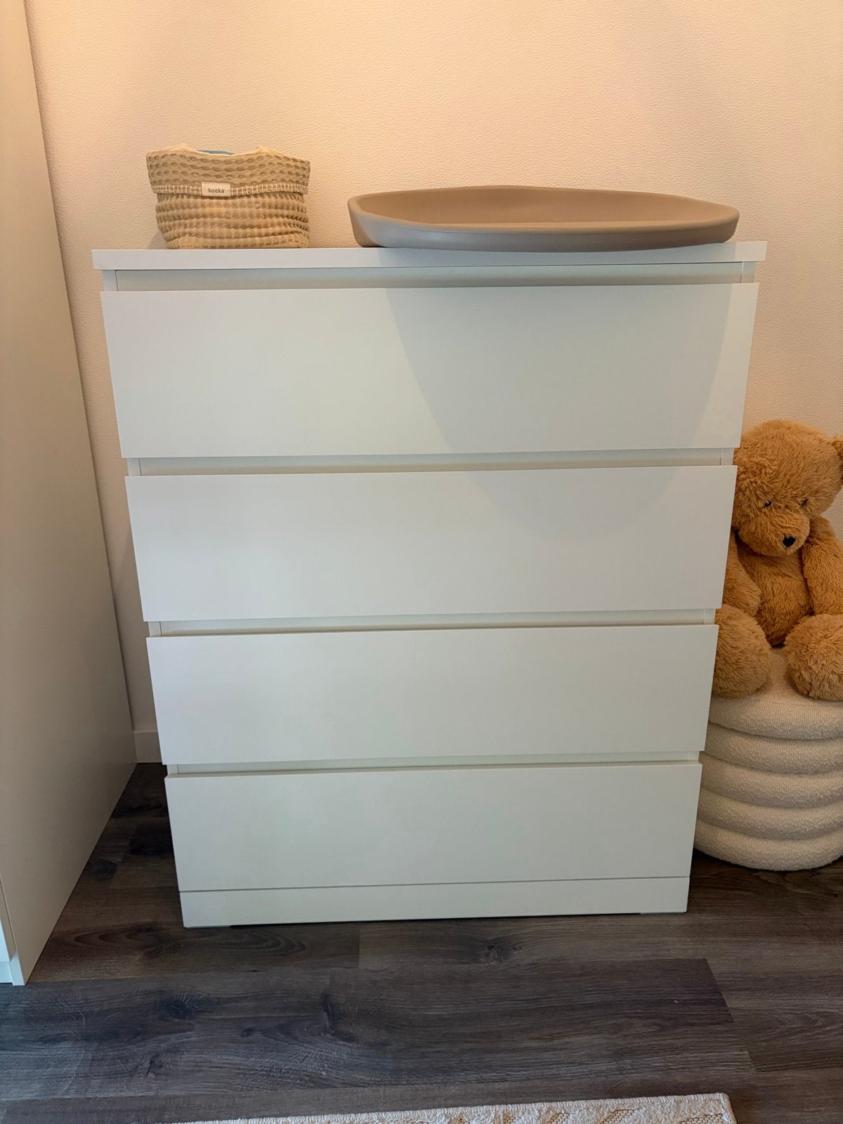 Witte commode met 4 lades, Ophalen, 50 tot 70 cm, Zo goed als nieuw, 75 tot 100 cm
