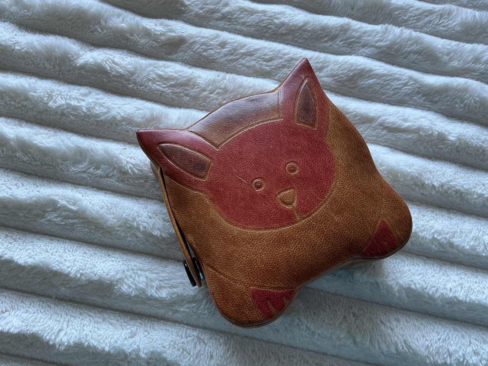 Leren spaarpot in de vorm van een kat, Ophalen of Verzenden, Gebruikt, Overige materialen, Dier