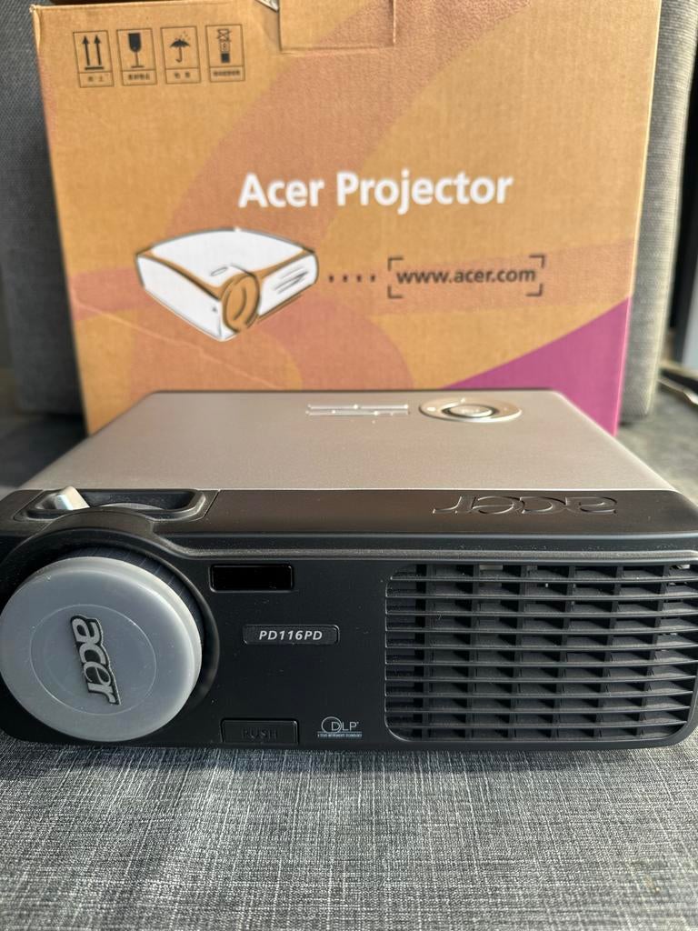 Acer PD116PD Beamer met kabels en scherm, Audio, Tv en Foto, Beamers, Ophalen of Verzenden, Gebruikt, DLP, Overige resoluties