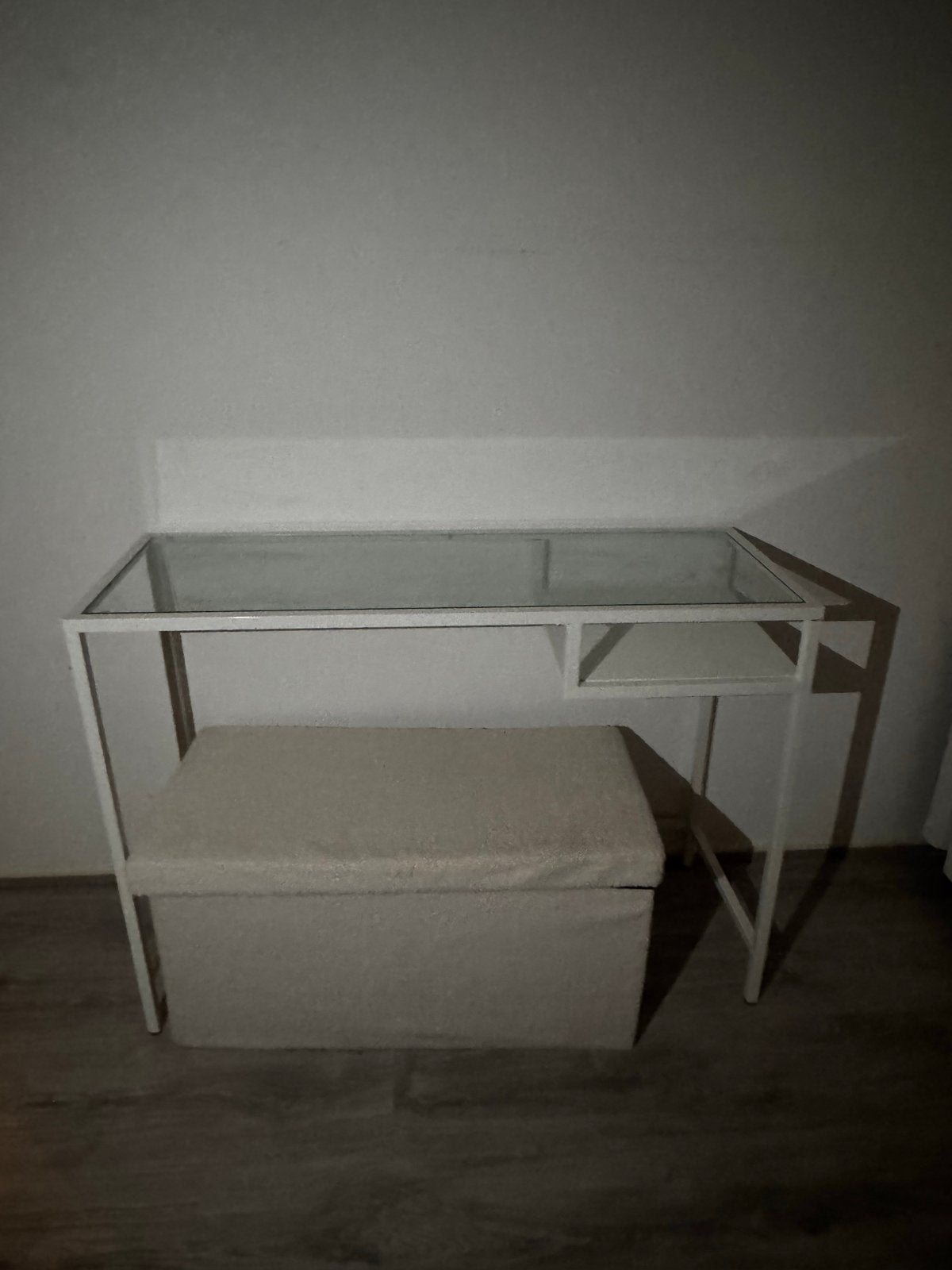 Witte kaptafel/bureau met glazen blad en poef, Huis en Inrichting, Tafels | Kaptafels, Ophalen, Gebruikt, 100 tot 150 cm, Glas