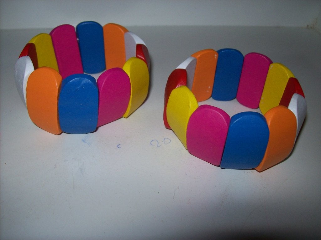 Armbanden Hout Mooie Vrolijke Tinten rek modellen, Overige kleuren, Verzenden, Nieuw, Met bedels of kralen