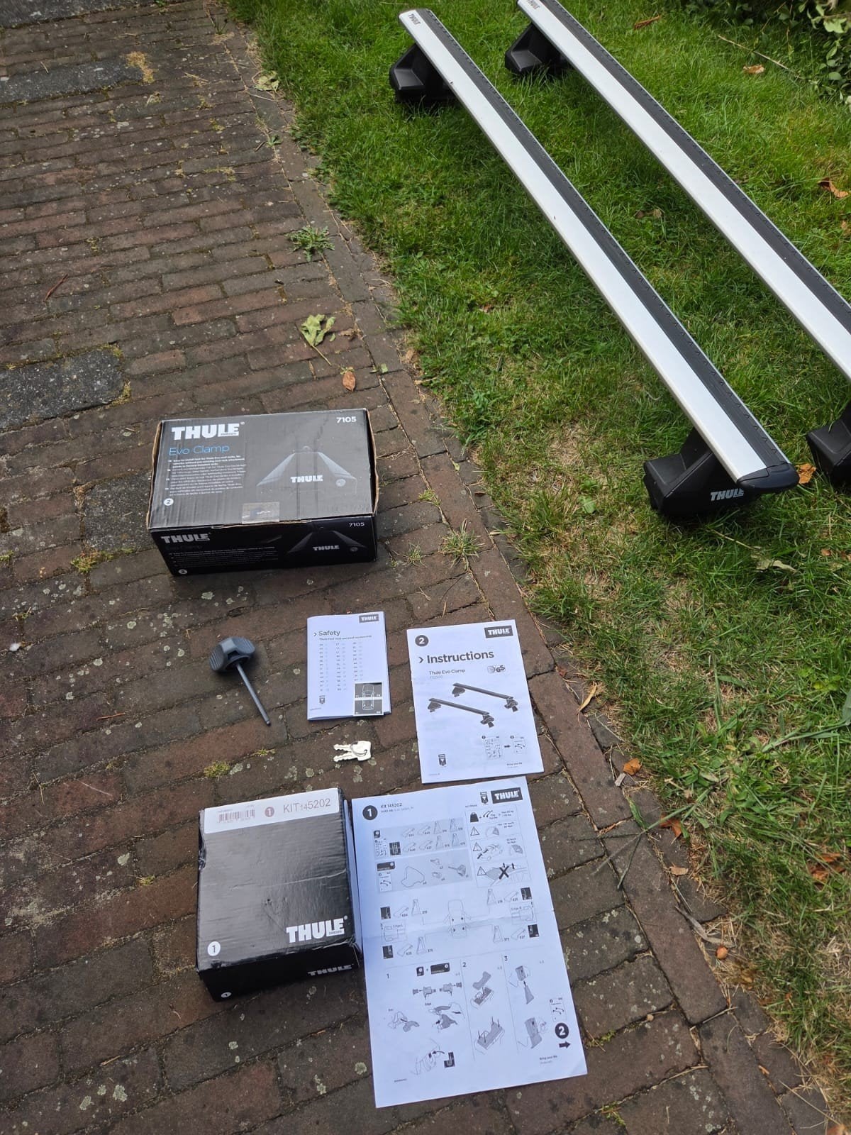 Thule dakdragers 
Evo Wingbar135
Evo Clamp 7105, Ophalen