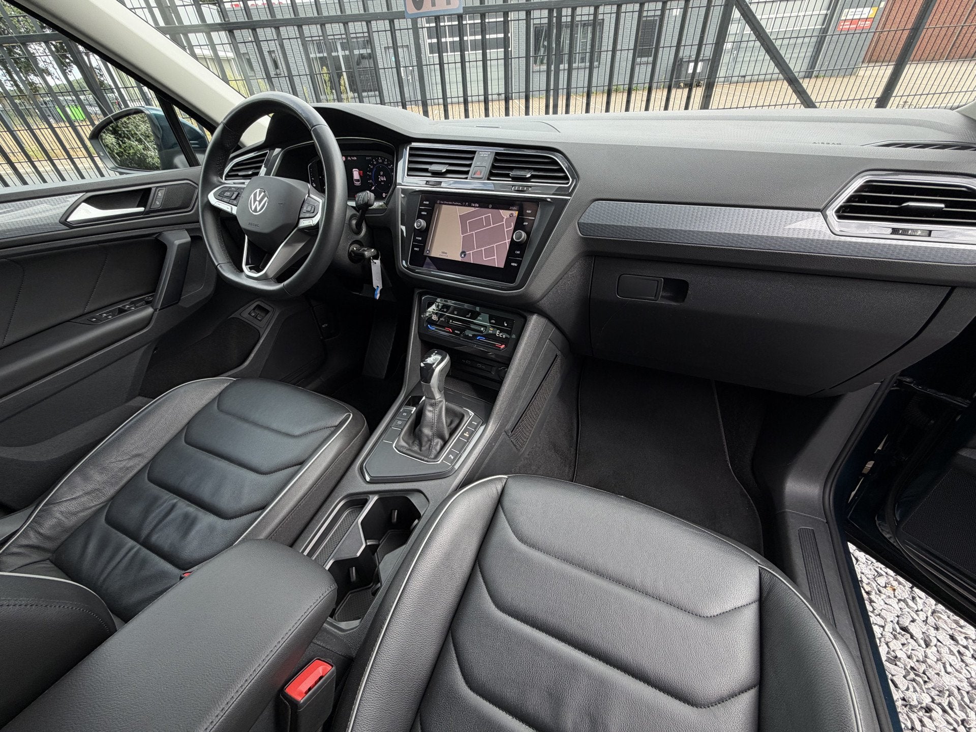 Volkswagen Tiguan 1.4 TSI eHybrid Life Leer|Memory|Camera|AC, Auto's, Volkswagen, 1716 kg, Gebruikt, 4 cilinders, Met garantie (alle)