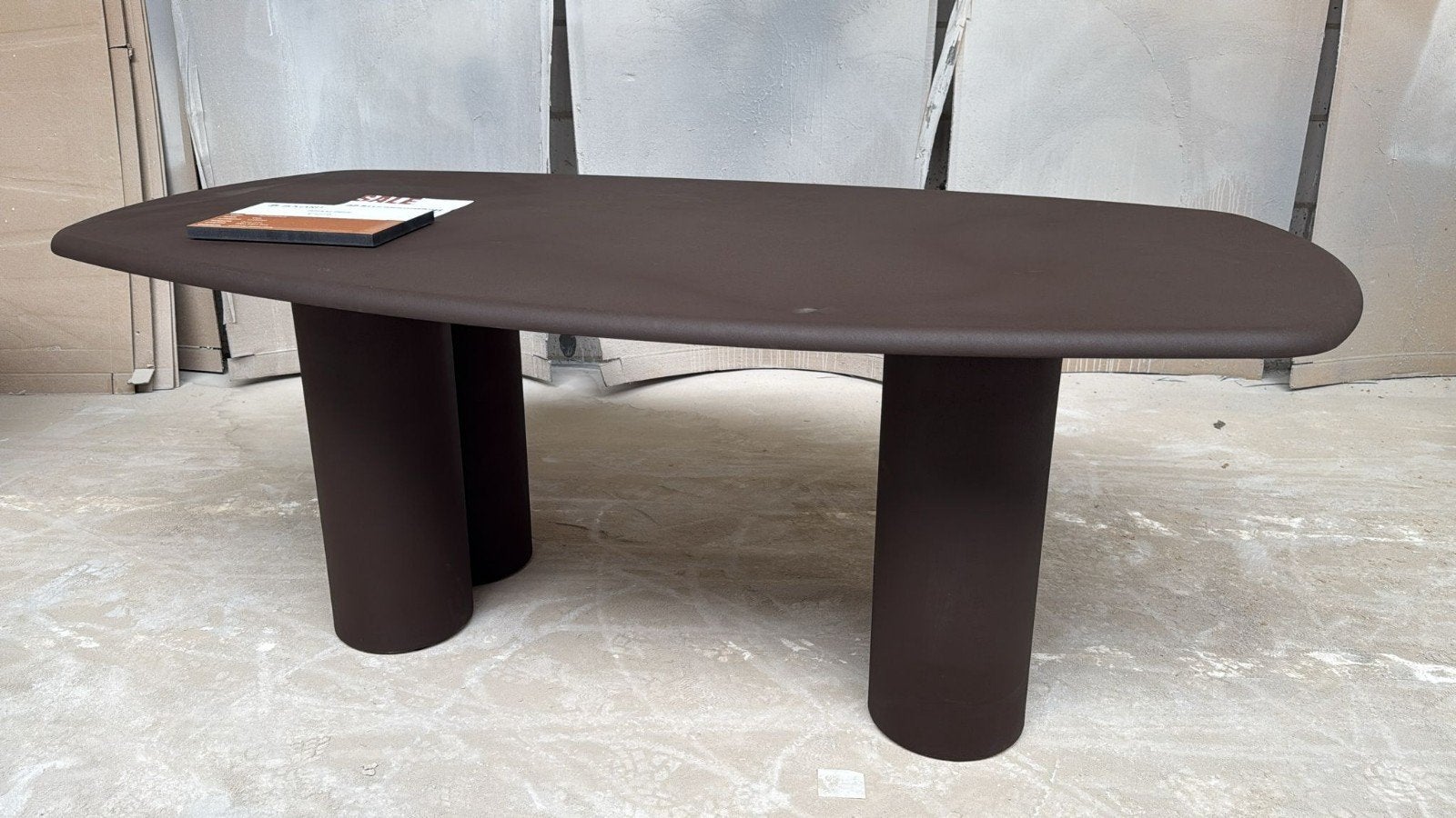 Bogard eettafel leefbeton 50% korting, Huis en Inrichting, Tafels | Eettafels, Ophalen, Overige materialen, 100 tot 150 cm, 200 cm of meer