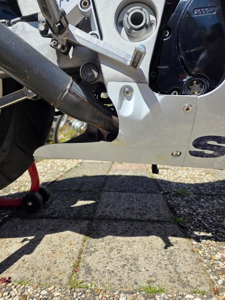 Gezocht ! Suzuki GSX-R 750 Onder Kuip en Rechter Remklauw, Motoren, Ophalen of Verzenden