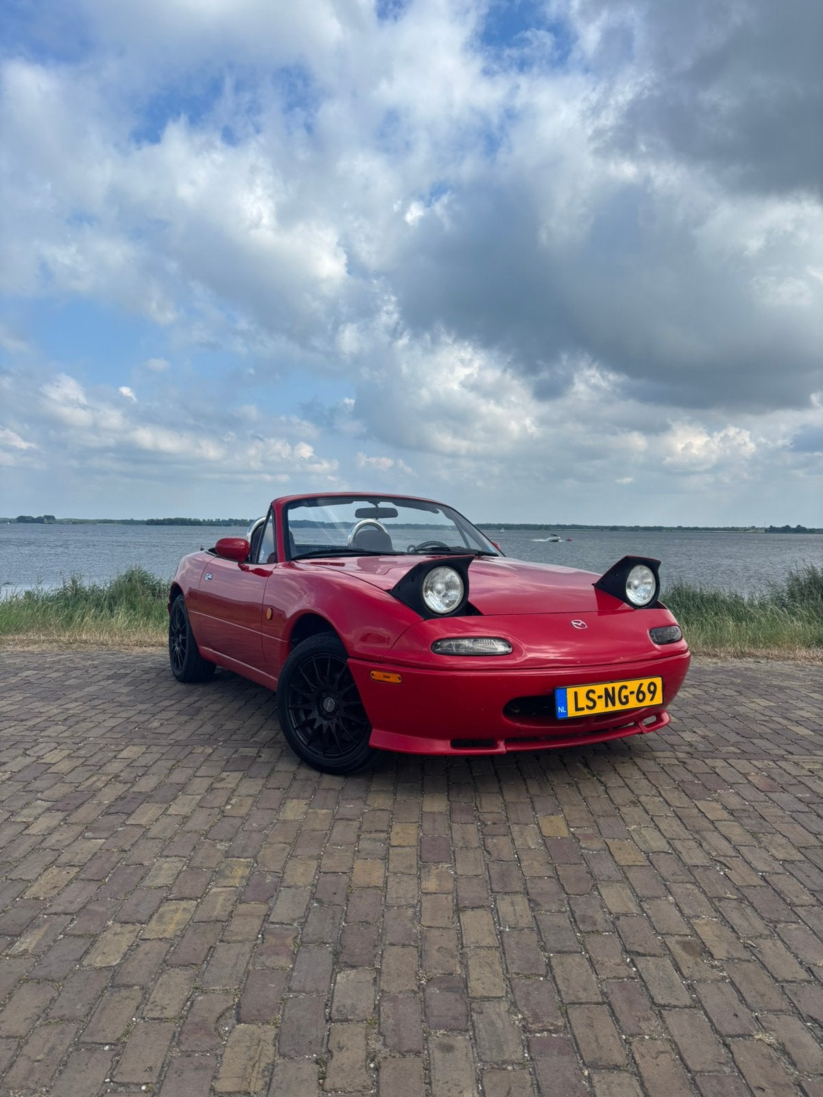 Mazda MX-5 1.6 | Hardtop | APK tot 2028 | Zeer nette auto, Zwart, 4 cilinders, Origineel Nederlands, Handgeschakeld