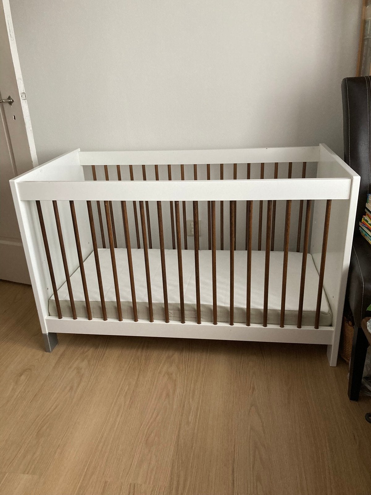 Te koop kinderledikant en box., Kinderen en Baby's, Kinderkamer | Complete kinderkamers, Gebruikt, Jongetje of Meisje, Ophalen