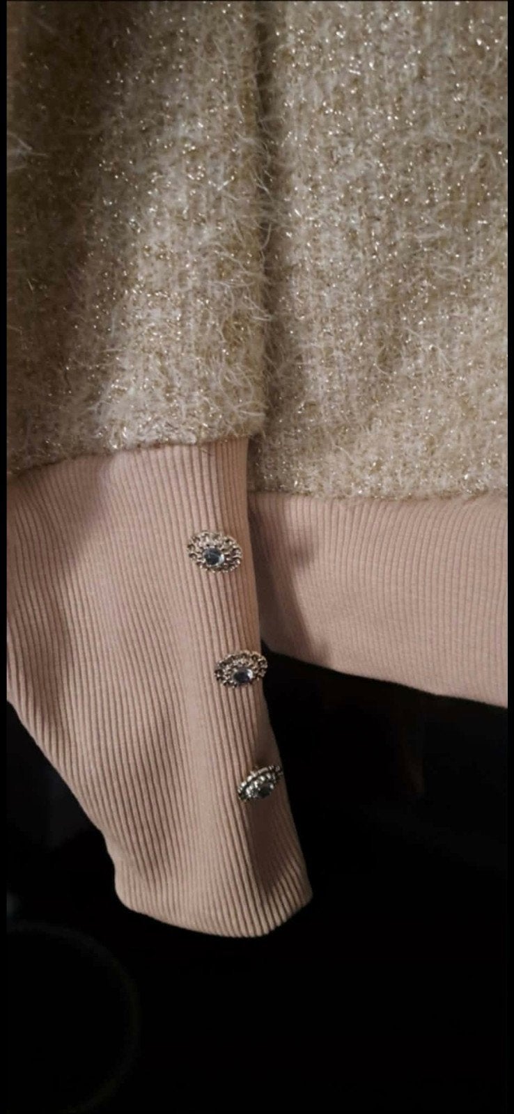 Gouden trui met knoopjes en kroonlogo. Maat s/m, Kleding | Dames, Truien en Vesten, Ophalen of Verzenden, Zo goed als nieuw