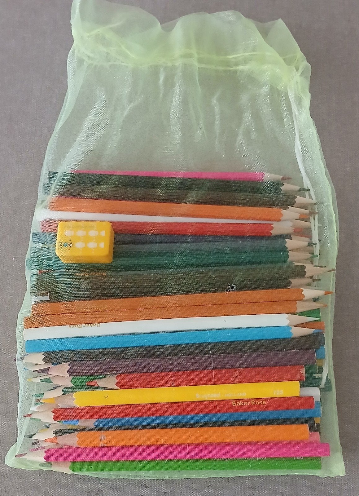 Kleurpotloden set met puntenslijper in zakje, Ophalen of Verzenden, Gebruikt, Potlood of Stift