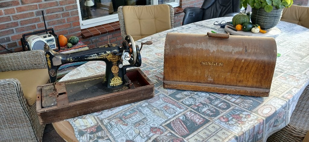 Antieke naaimachine, Ophalen